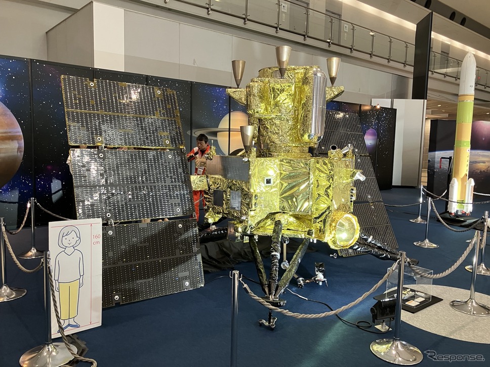 2024国際航空宇宙展:火星衛星探査機(MMX)の 1/2 模型《写真撮影 高木啓》