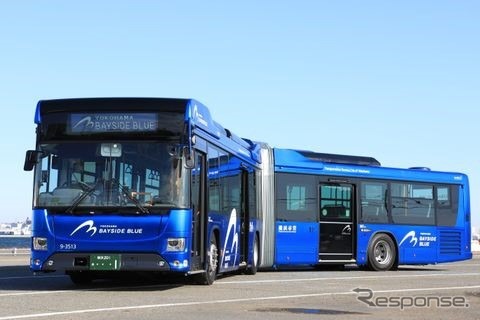 ベイサイドブルー《写真提供 横浜市交通局》