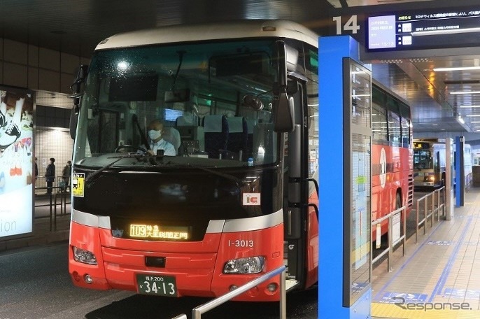 109系統特急《写真提供 横浜市交通局》