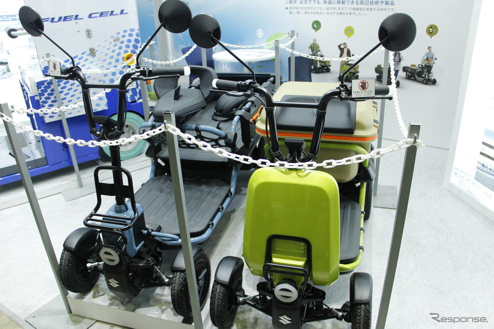 スズキ『SUZU-RIDE』(緑)と『SUZU-CARGO』(青)《写真撮影 小國陽大》