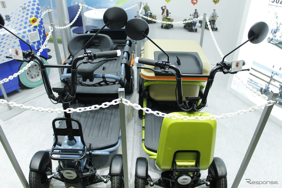 スズキ『SUZU-RIDE』(緑)と『SUZU-CARGO』(青)《写真撮影 小國陽大》