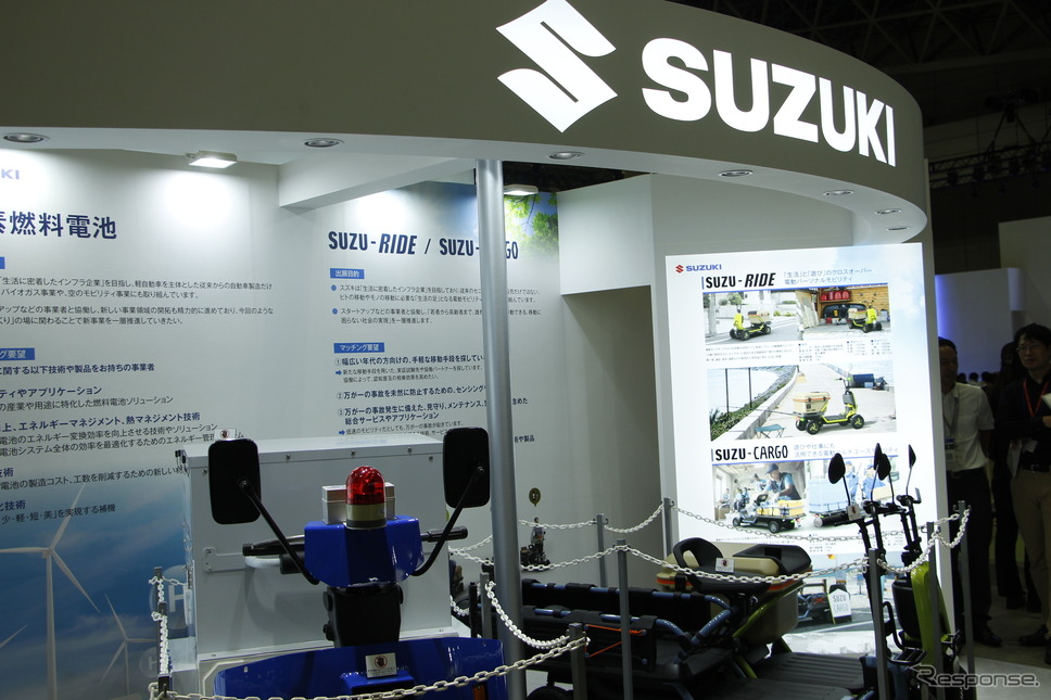 スズキのブースの様子(ジャパンモビリティショー ビズウィーク2024)《写真撮影 小國陽大》