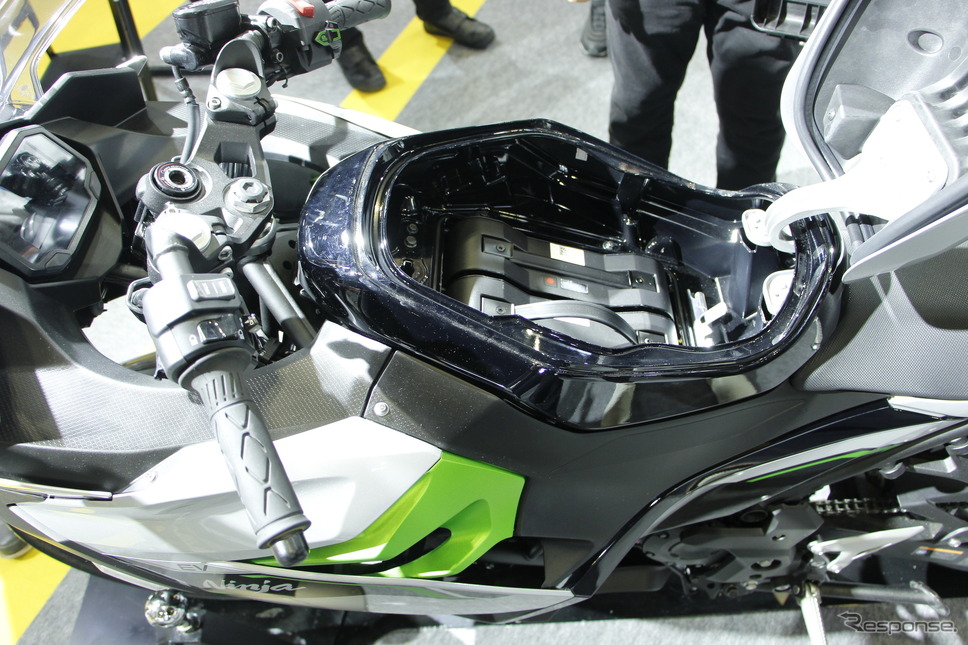 カワサキモータースの電動バイク『Ninja e-1』《写真撮影 小國陽大》