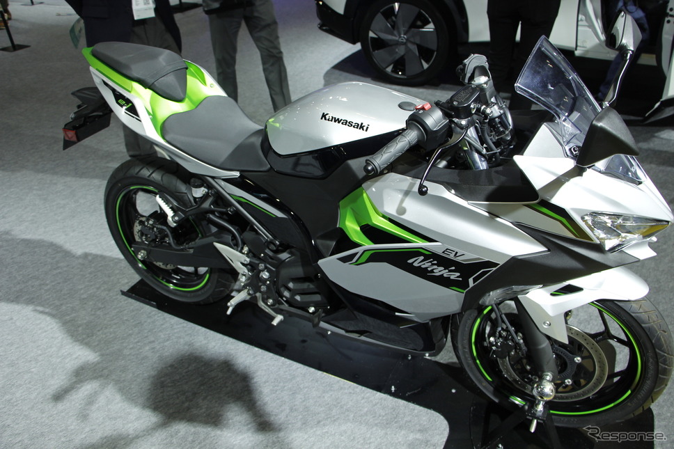 カワサキモータースの電動バイク『Ninja e-1』《写真撮影 小國陽大》