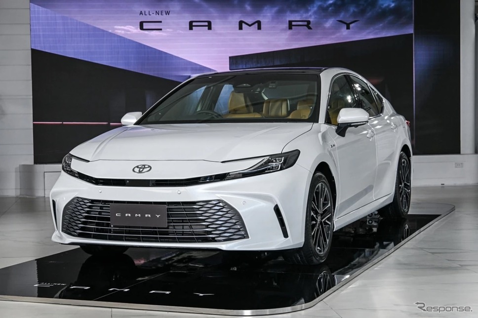 タイで発表された新型トヨタ・カムリ《photo by Toyota》