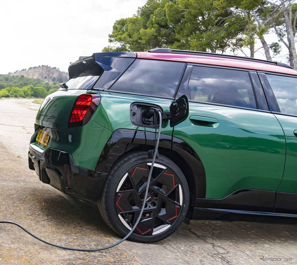 MINIジョン・クーパー・ワークス(JCW)エースマン《photo by MINI》