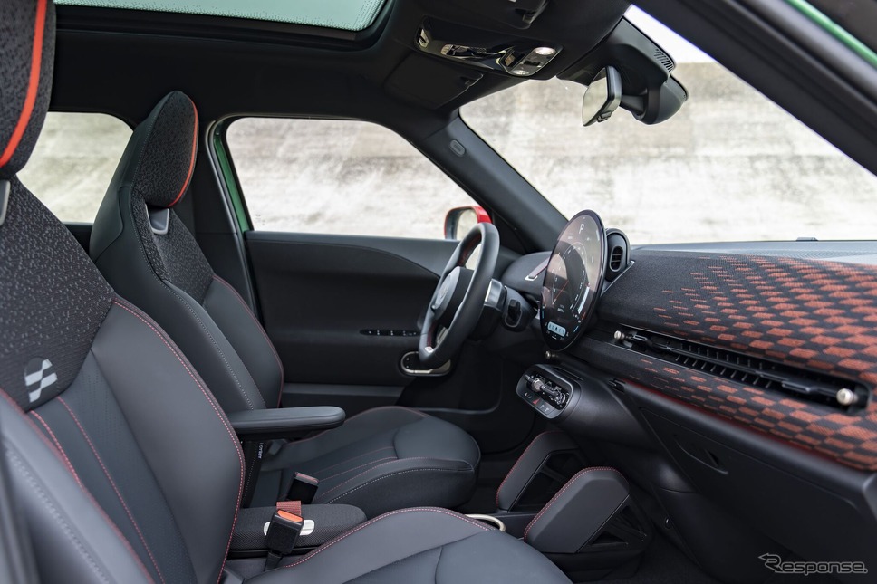 MINIジョン・クーパー・ワークス(JCW)エースマン《photo by MINI》