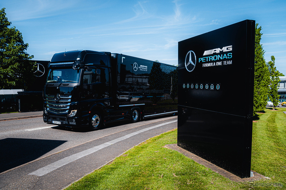 メルセデスAMGペトロナスF1チームのレース用トラック《photo by Mercedes-Benz》