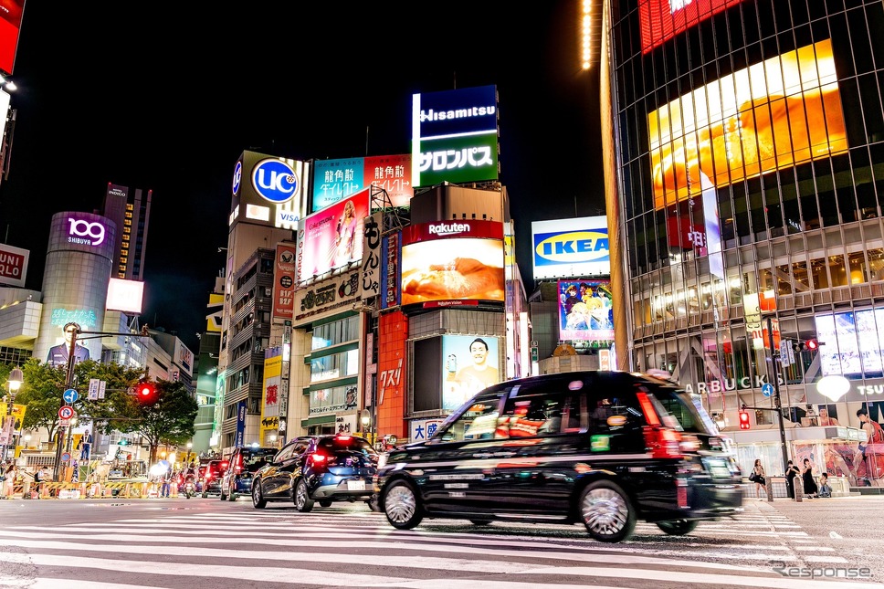 東京といえばこの街並み、渋谷のスクランブル《写真提供 tokyo basic car club》
