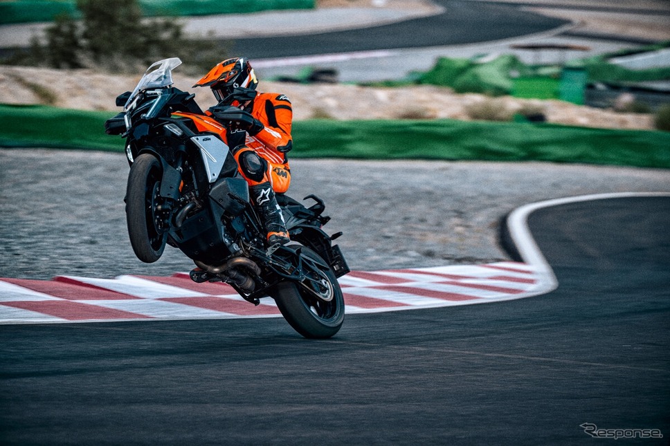 KTM 1390スーパーアドベンチャーS EVOの2025年モデル《photo by KTM》