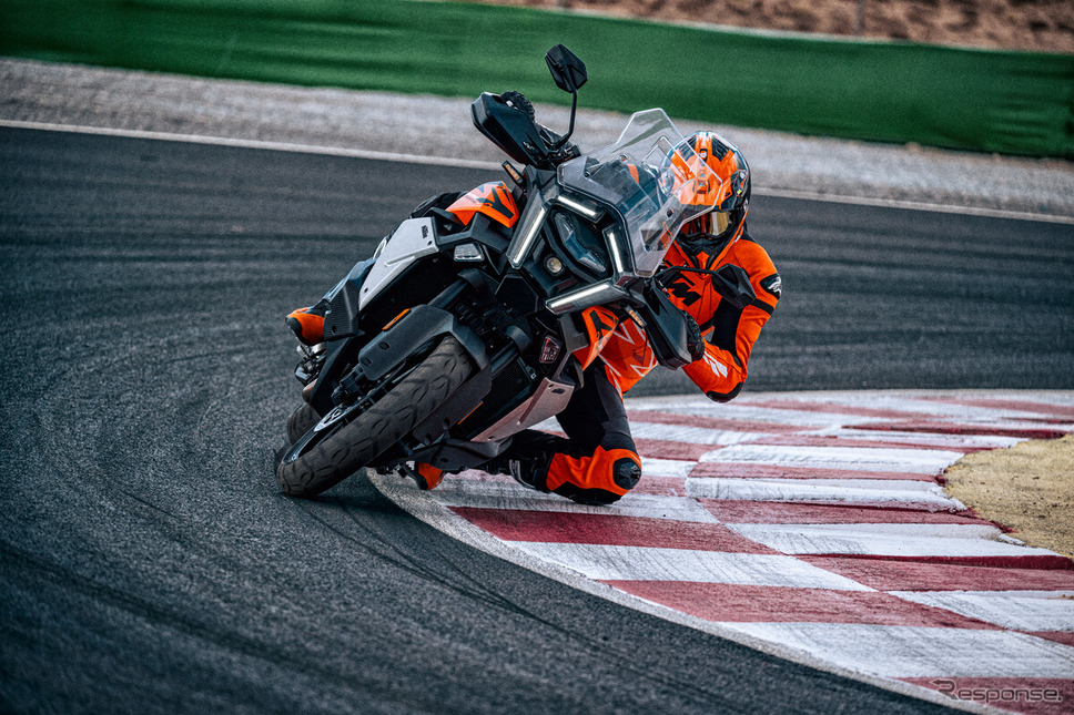 KTM 1390スーパーアドベンチャーS EVOの2025年モデル《photo by KTM》