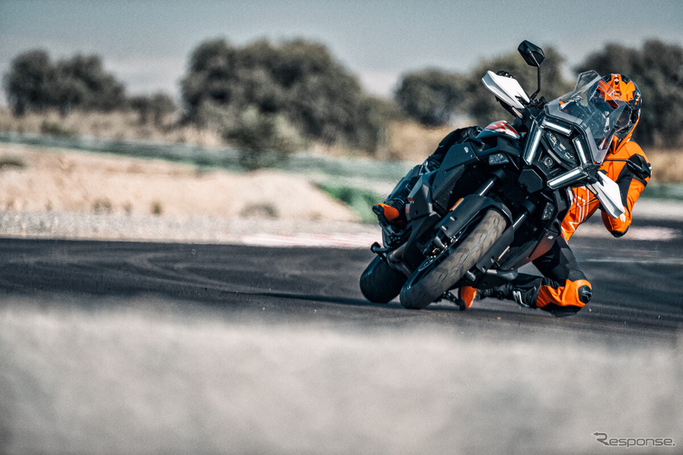 KTM『1390 SUPER ADVENTURE S』の2025年モデル《photo by KTM》