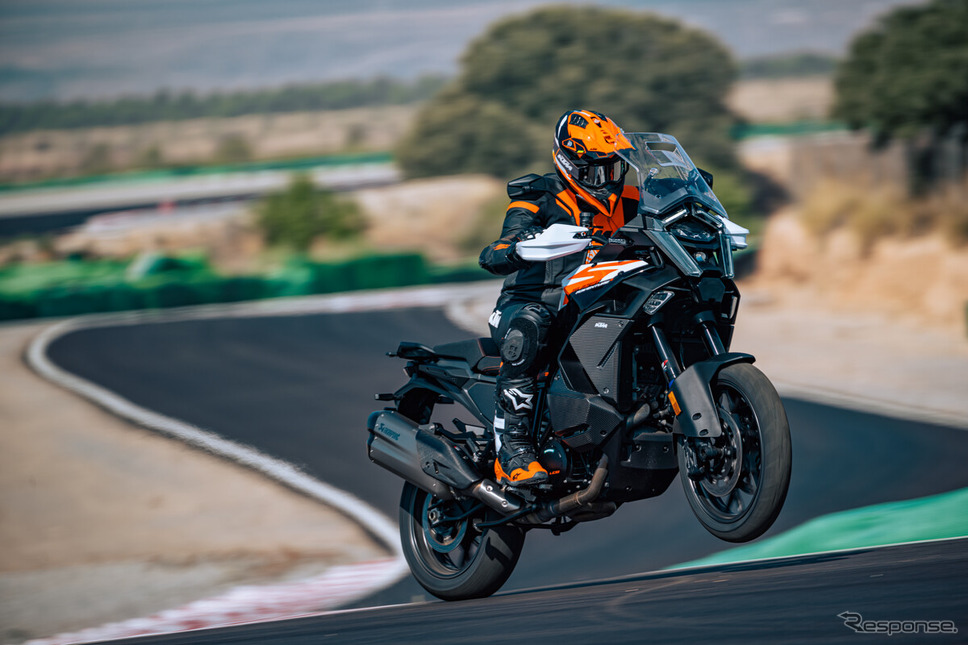 KTM『1390 SUPER ADVENTURE S』の2025年モデル《photo by KTM》