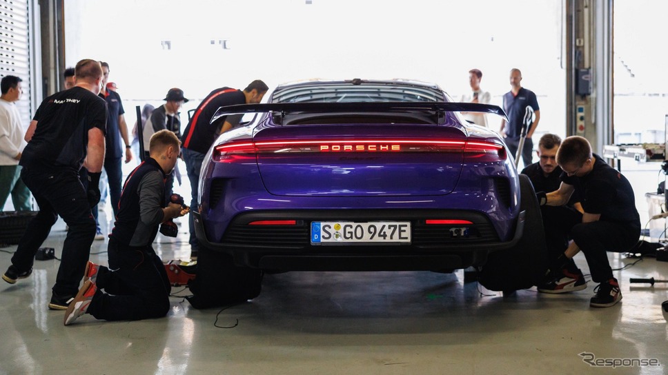 ポルシェ・タイカン・ターボGTが上海国際サーキットで量産車最速のラップタイムを記録《photo by Porsche》