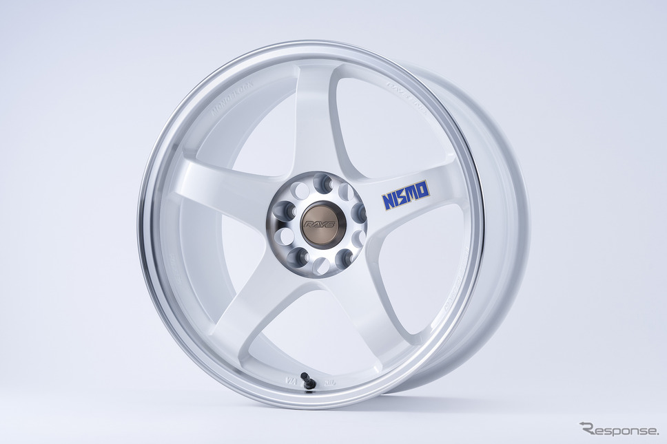 スカイラインGT-R用 アルミロードホイール LM GT4 NISMO 40th記念モデル 18インチ ホワイト+切削シルバー《画像提供 NISMO》