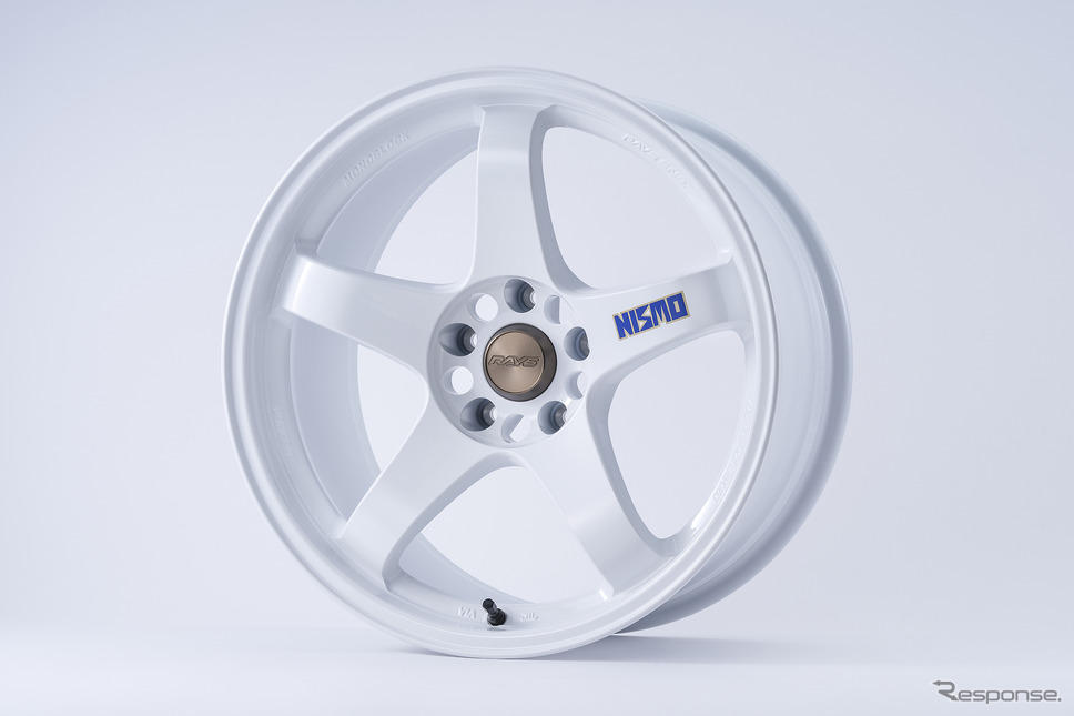 スカイラインGT-R用 アルミロードホイール LM GT4 NISMO 40th記念モデル 18インチ ホワイト《画像提供 NISMO》