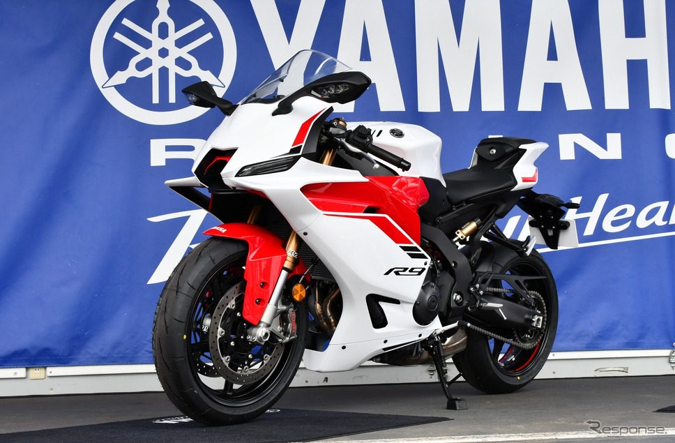 全日本ロードレース選手権最終戦が行われた鈴鹿サーキットで初公開されたヤマハ YZF-R9《写真撮影 伊丹孝裕》
