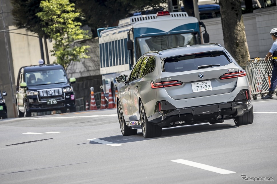『クルマら部』部員がBMW i5 M60 xDrive ツーリングにスペシャル試乗《写真撮影 山内潤也》