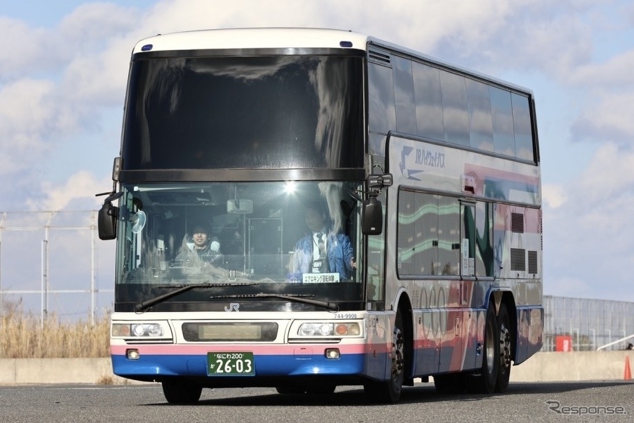 三菱ふそうエアロキング《写真提供 日本旅行メディアトラベルセンター》