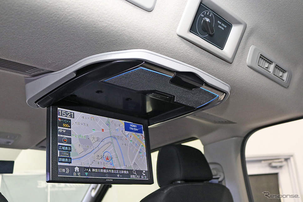 ニッサン キャラバン専用設計 12.8型モニター《写真撮影 土田康弘》