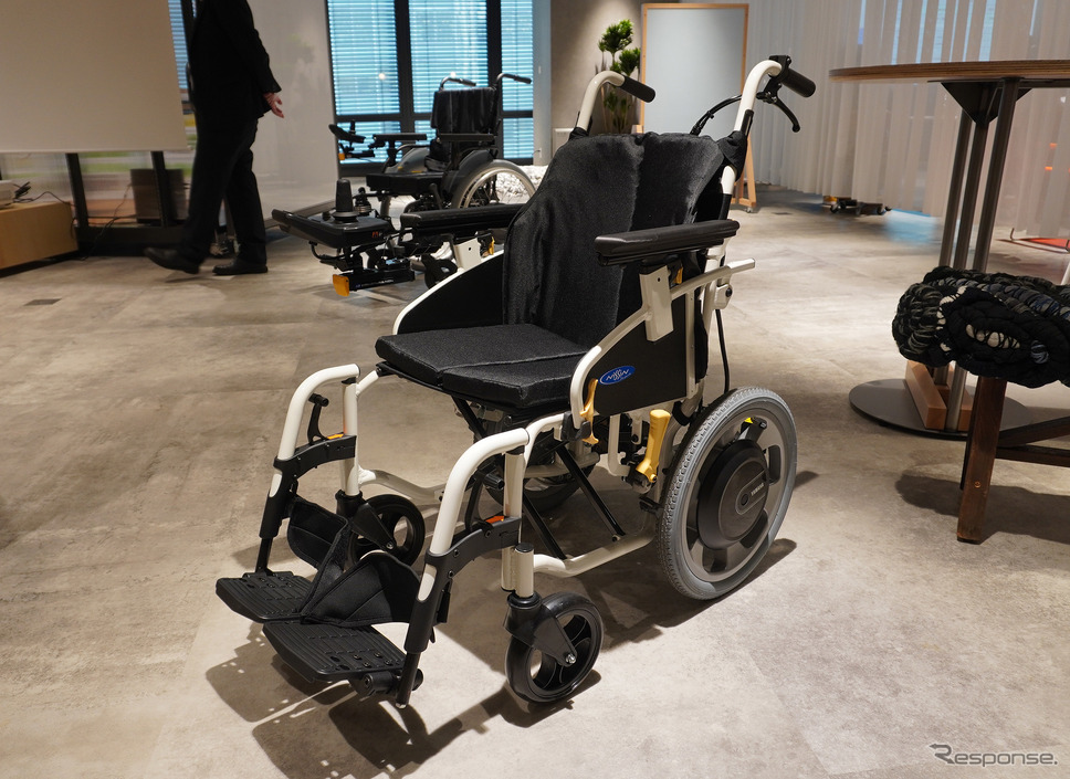 ヤマハ発動機の電動化ユニット『JWG-1』を装着した車いす《写真撮影 宮崎壮人》