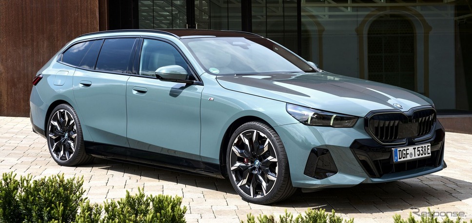 BMW i5 ツーリング《photo by BMW》
