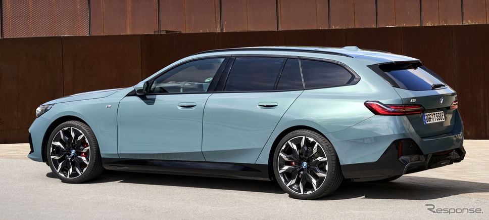 BMW i5 ツーリング《photo by BMW》