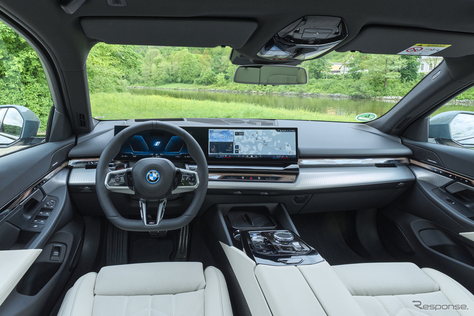 BMW i5 ツーリング《photo by BMW》