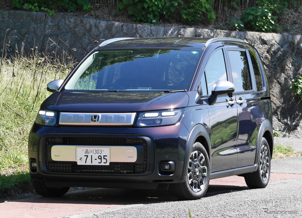 ホンダ フリードクロスター(FF ガソリンエンジン)《写真撮影 中村孝仁》