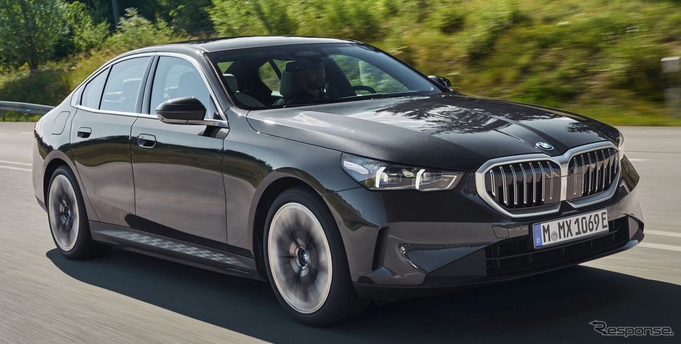 BMW 5シリーズ・セダン 新型のPHEV「530e」《photo by BMW》