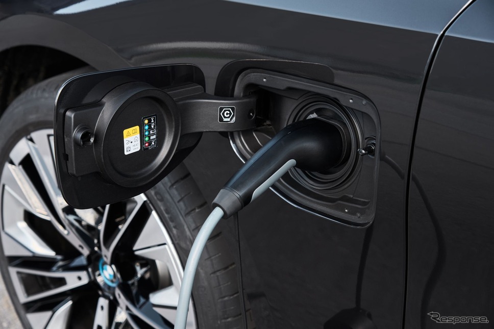BMW 5シリーズ・セダン 新型のPHEV「530e」《photo by BMW》