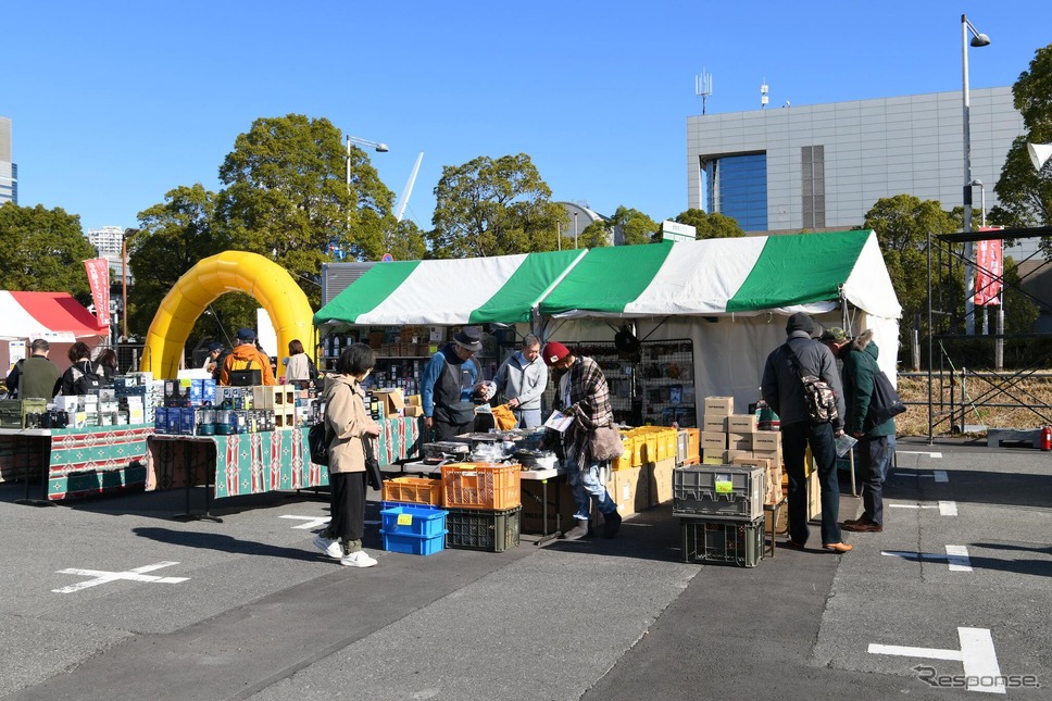 会場写真《写真提供 お台場キャンピングカーフェア実行委員会》