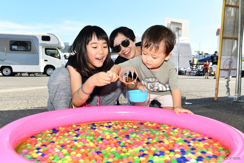 会場写真《写真提供 お台場キャンピングカーフェア実行委員会》