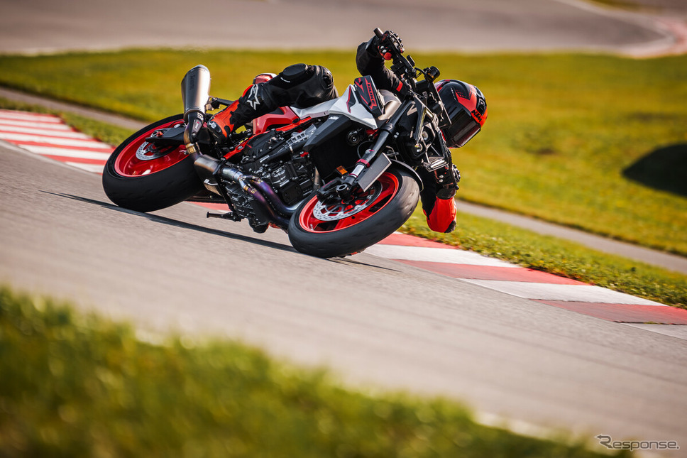 KTM 990デューク R 2025年モデル《photo by KTM》