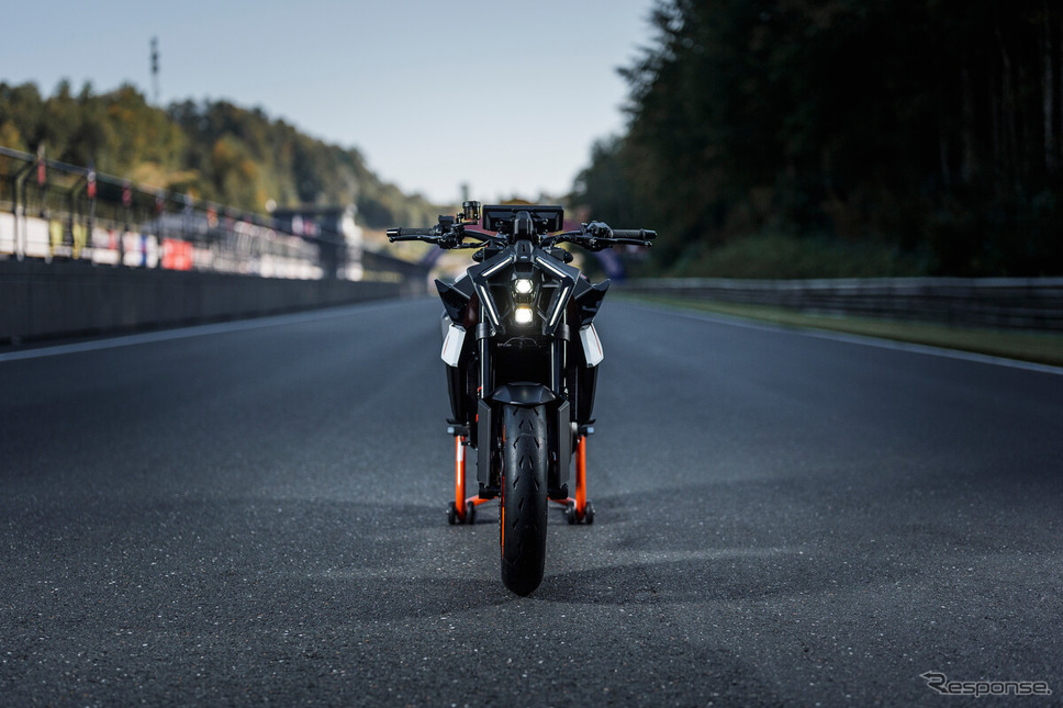 KTM 990デューク R 2025年モデル《photo by KTM》