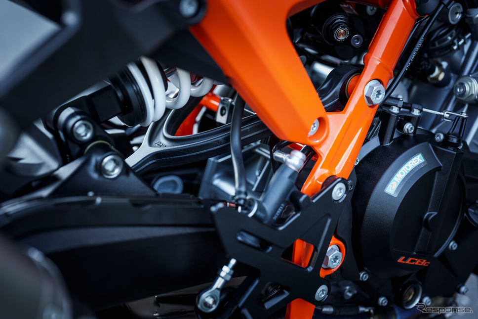 KTM 990デューク R 2025年モデル《photo by KTM》