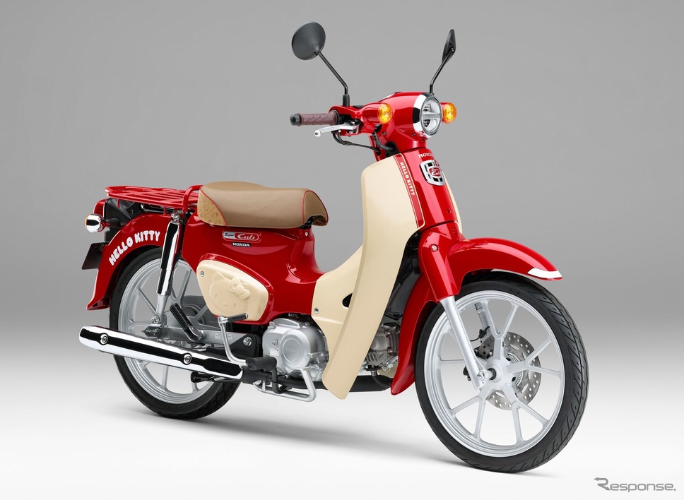 ホンダ スーパーカブ110・HELLO KITTY(マグナレッド)《写真提供 ホンダ》