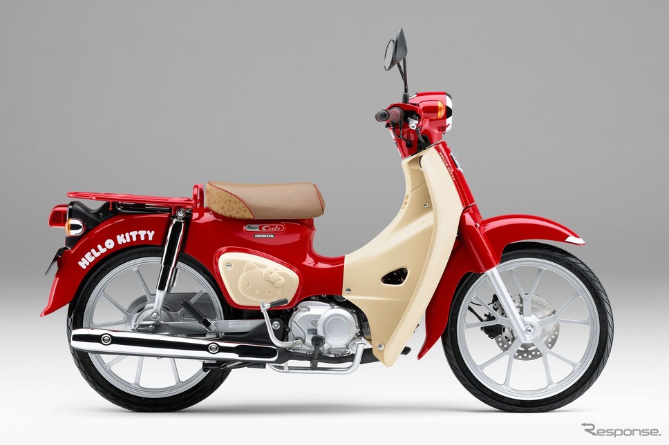 ホンダ スーパーカブ110・HELLO KITTY(マグナレッド)《写真提供 ホンダ》