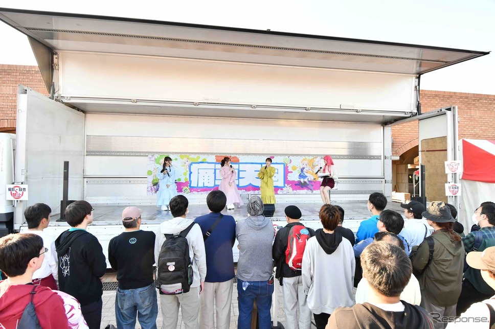 アイドルステージ(2023年開催時)《写真提供 痛車天国プロジェクト》