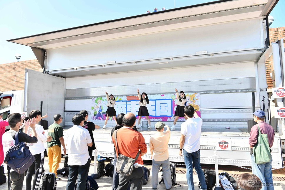 アイドルステージ(2023年開催時)《写真提供 痛車天国プロジェクト》