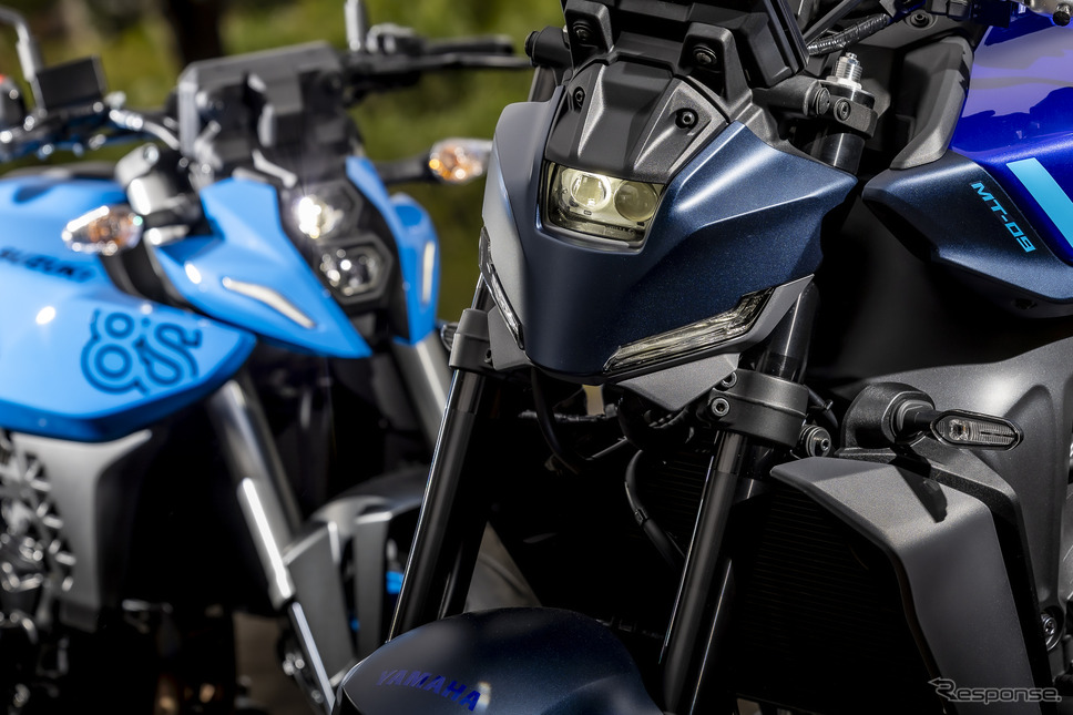 スズキ GSX-8S(左)とヤマハ MT-09(右)《写真撮影 山内潤也》