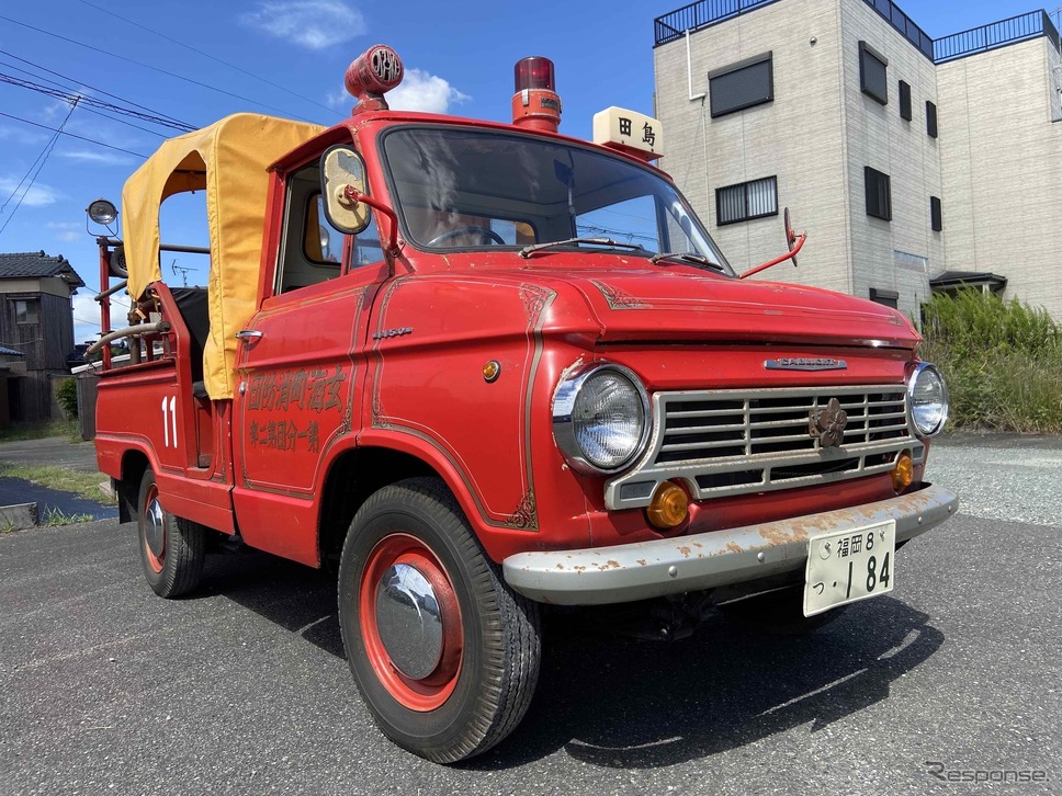 実演体験車両:ダットサン キャブライト消防車《写真提供 昭和レトロカー万博実行委員会》