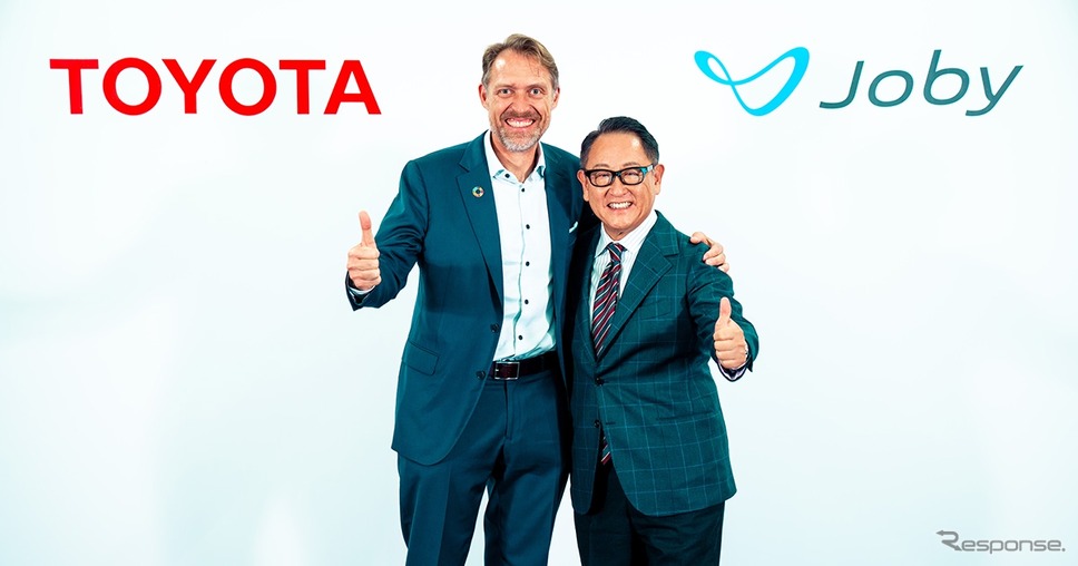 Joby ジョーベン・ビバート 創業者兼CEO(左)、トヨタ自動車 豊田章男 代表取締役会長(右)《写真提供 トヨタ自動車》