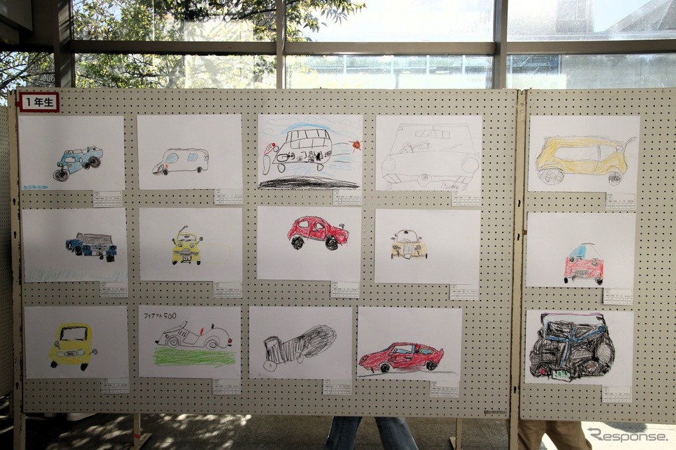 子供お絵描き大会の作品の一部《写真撮影 内田俊一》