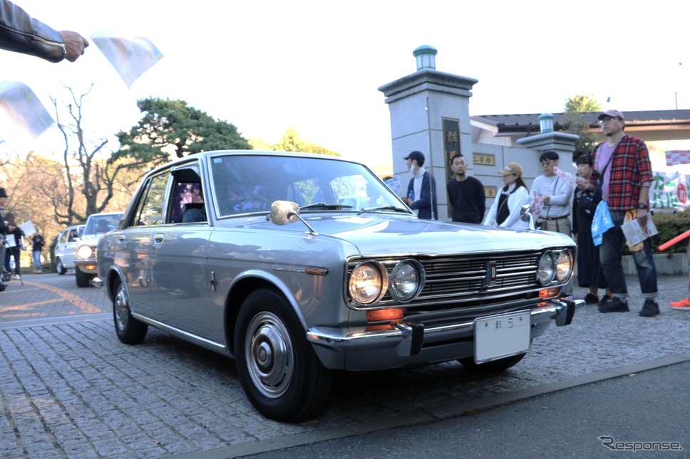 新車当時のナンバーを継続している日産ブルーバード《写真撮影 内田千鶴子》