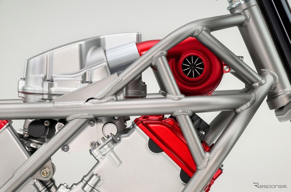 ホンダの電動過給機付きV型3気筒エンジンを搭載するコンセプトバイク《photo by Honda》