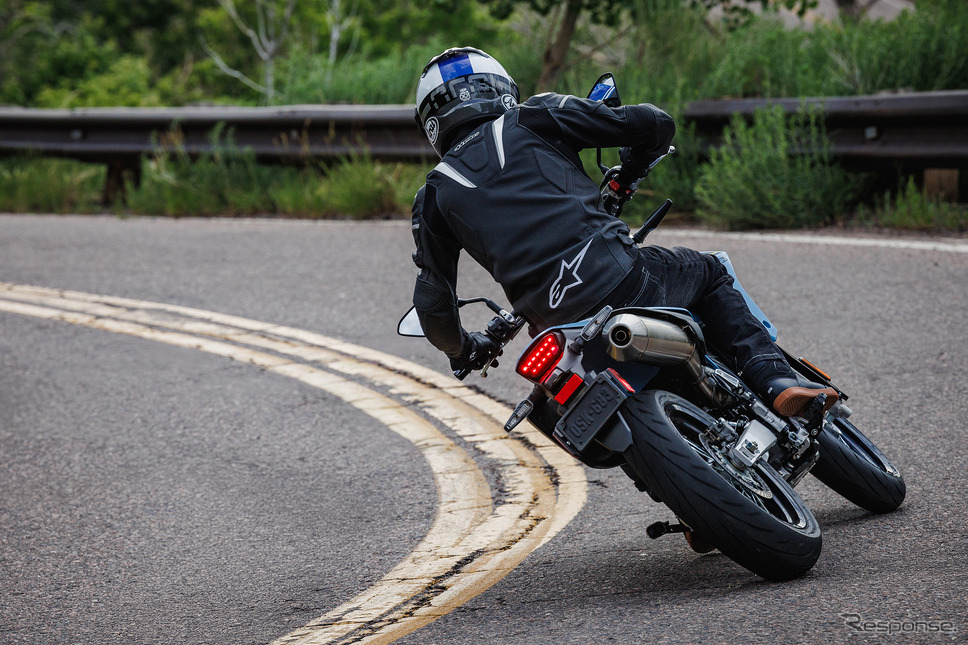 スズキの新型スーパーモト『DR-Z4SM』《photo by Suzuki》