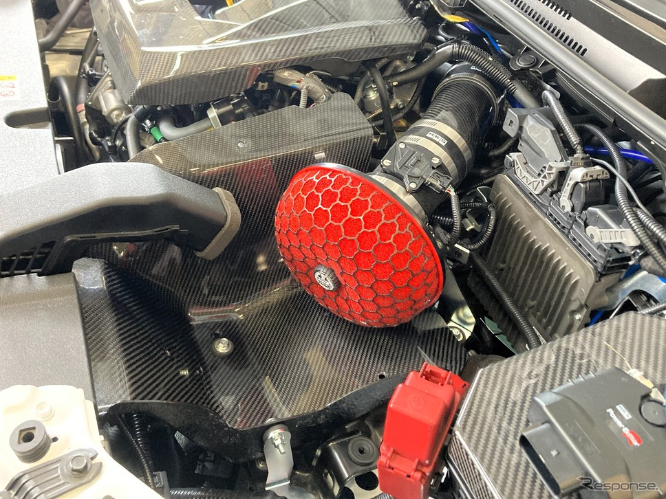 GRカローラ専用カーボンレーシング・サクション《画像提供 HKS》