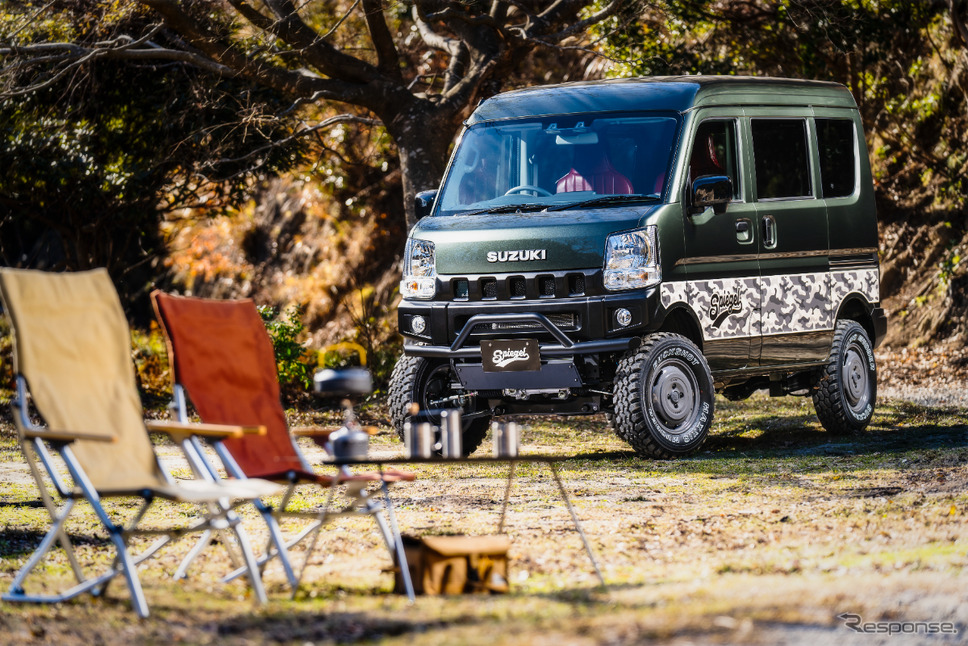 より快適なアウトドア体験が楽しめるエブリイ専用のベッドキットも販売中《写真提供 ラスター》