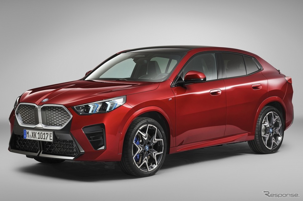 行幸通り / ジャパンモビリティショー2023出展車：BMW X2《写真提供 BMWジャパン》